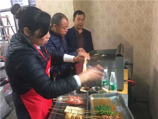 魅力小吃培訓學員特色鐵板燒實踐操作現場案例
