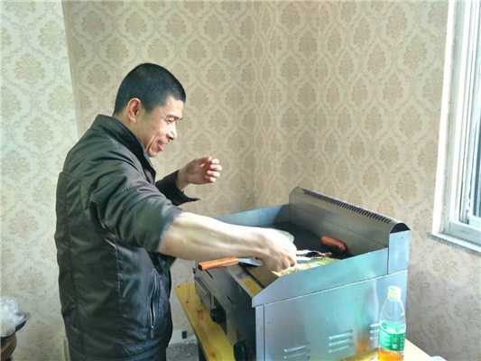 魅力小吃培訓學員好吃的手抓餅現場實操現場案例