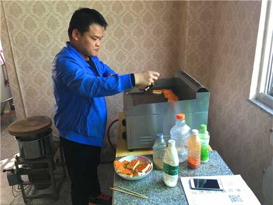 魅力小吃培訓學員香豆腐實踐操作現場案例